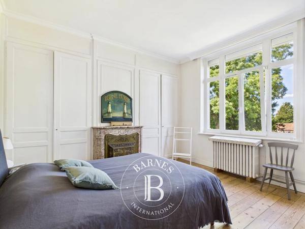 Villeneuve-d'Ascq, Maison 6 Chambres -  285 m² à vendre