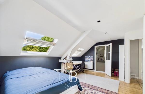 Villeneuve-d'Ascq, Maison 6 Chambres -  285 m² à vendre