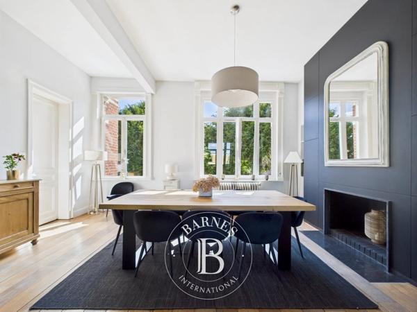 Villeneuve-d'Ascq, Maison 6 Chambres -  285 m² à vendre