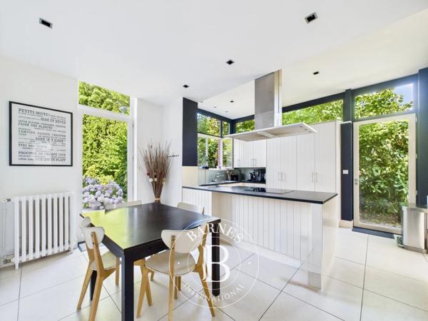 Villeneuve-d'Ascq, Maison 6 Chambres -  285 m² à vendre