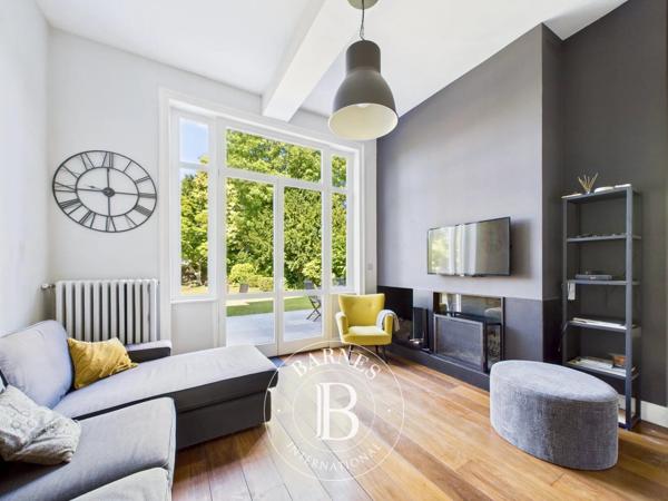 Villeneuve-d'Ascq, Maison 6 Chambres -  285 m² à vendre