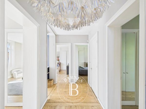 Villeneuve-d'Ascq, Maison 6 Chambres -  285 m² à vendre