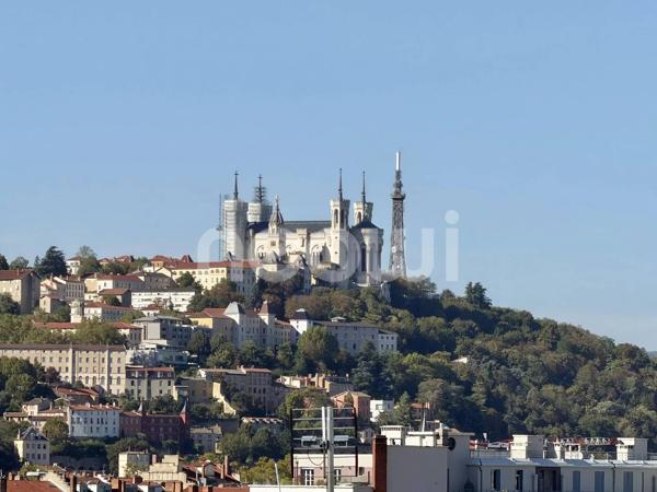 Duplex meublé dernier étage 107 m² avec terrasse de 130 m² et piscine, Lyon 7e