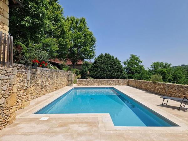 Magnifique ensemble en pierre avec gîte et studio