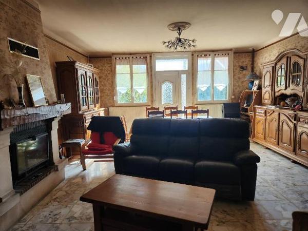 À VENDRE À CHAMPIGNOL-LEZ-MONDEVILLE - MAISON FAMILIALE AVEC HANGAR DE 200 M²

Située à Champ...
