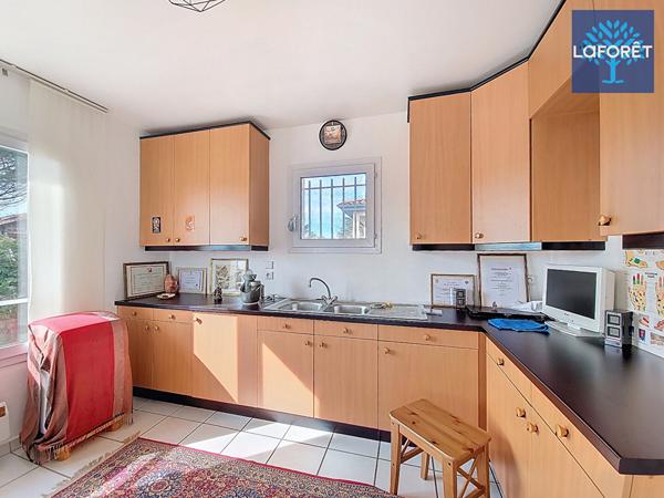 Location local commercial Taluyers - 132 m² - 1 826 €/mois