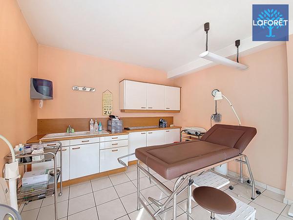 Location local commercial Taluyers - 132 m² - 1 826 €/mois