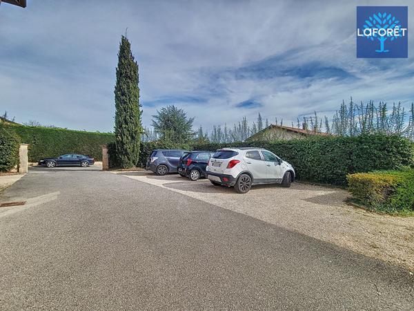 Location local commercial Taluyers - 132 m² - 1 826 €/mois