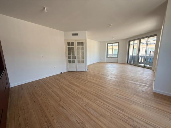 Appartement Bourgeois T4 dans résidence avec ascenseur