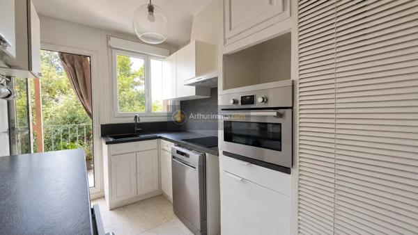 Vente                                                      Appartement
                        
                     4 pièces                      72 m2                     à Fréjus
