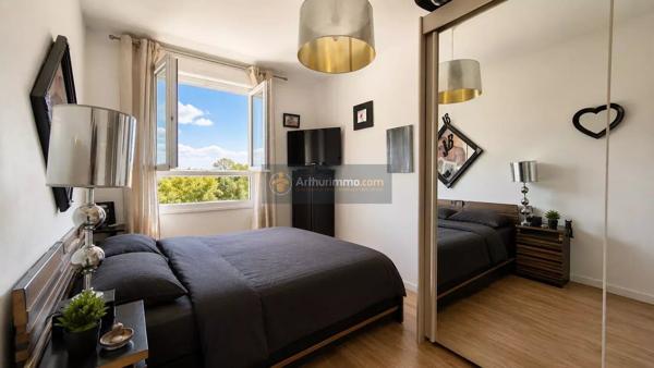 Vente                                                      Appartement
                        
                     4 pièces                      72 m2                     à Fréjus