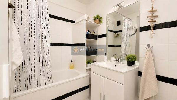 Vente                                                      Appartement
                        
                     4 pièces                      72 m2                     à Fréjus