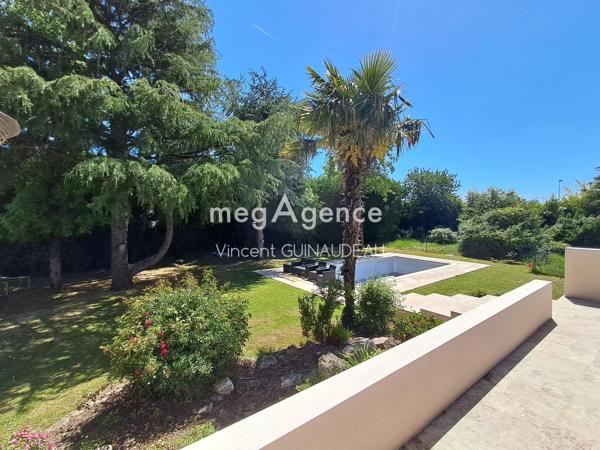 Maison à CHOLET, 49300 - 7 pièces 197m²
