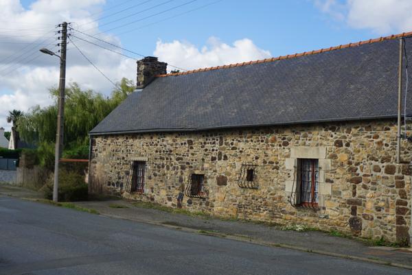 Lanvollon (22290) Beau potentiel pour cette longère en pierre à rénover