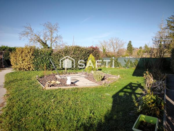 Villa contemporaine de plain-pied avec piscine et grand garage