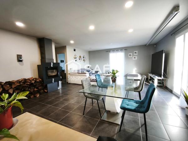 Villa contemporaine de plain-pied avec piscine et grand garage