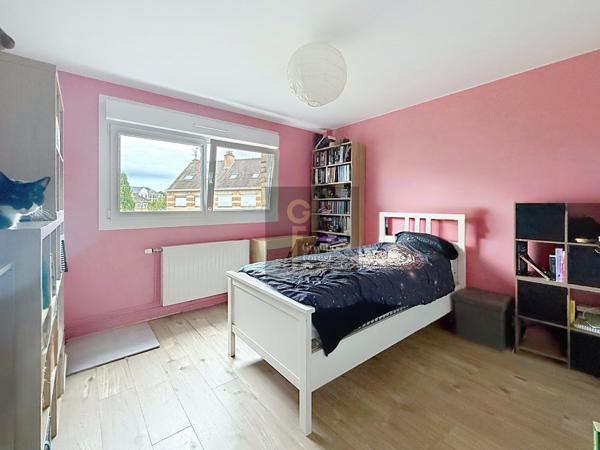 Marcq en Baroeul-Mairie, superbe maison semi-individuelle de 111 m2 beau séjour 4 ch et 2 salles de bains Garage