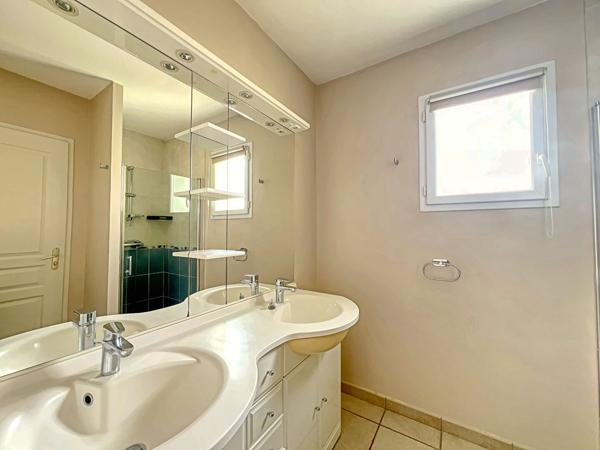 Vente
                Maison76,3 m² - 4 Pièces -
                    ROYAN (17200)