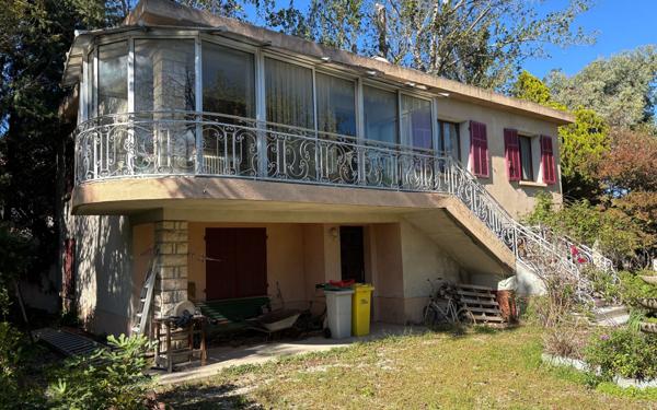 Maison à vendre    5 pièces •  Entraigues-sur-la-Sorgue