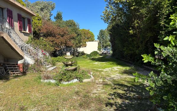 Maison à vendre    5 pièces •  Entraigues-sur-la-Sorgue