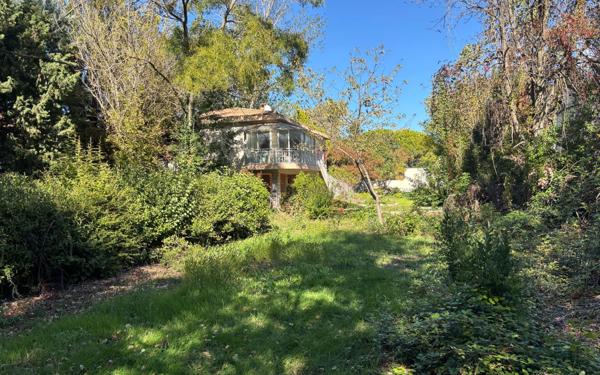 Maison à vendre    5 pièces •  Entraigues-sur-la-Sorgue