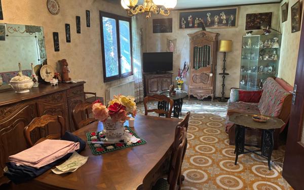 Maison à vendre    5 pièces •  Entraigues-sur-la-Sorgue