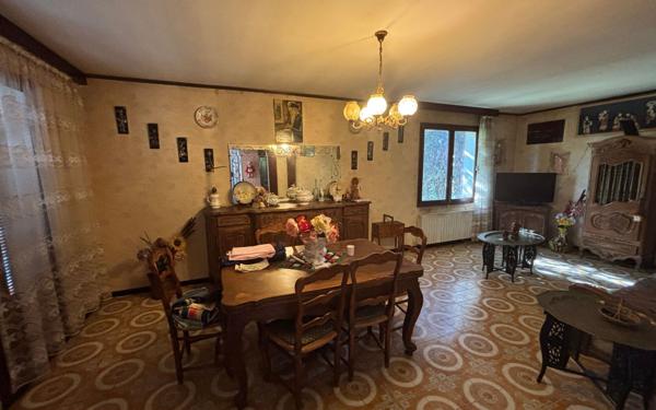 Maison à vendre    5 pièces •  Entraigues-sur-la-Sorgue