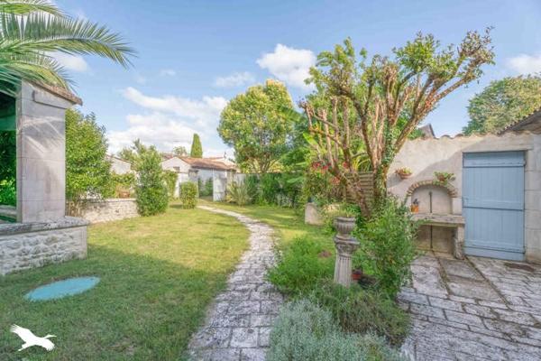 Maison à vendre |  Jonzac |  7 pièces | 250 m²