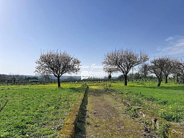 Montagne : Maison en pierre dans un hameau avec VUE