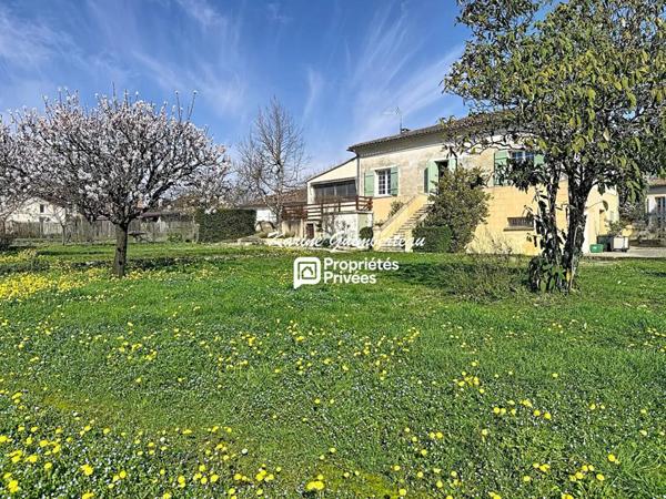 Montagne : Maison en pierre dans un hameau avec VUE