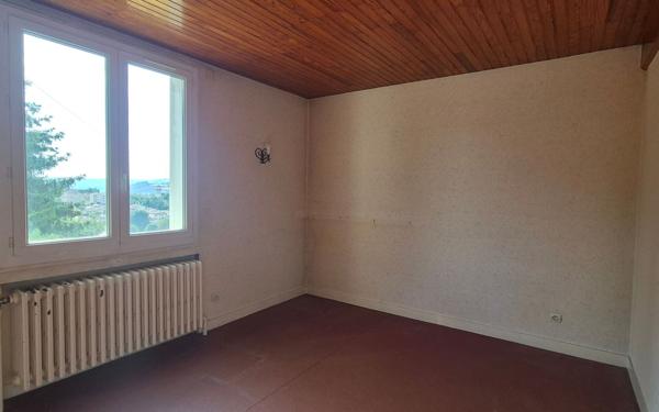 Immeuble à vendre    6 pièces •  Le Chambon-Feugerolles