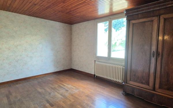 Immeuble à vendre    6 pièces •  Le Chambon-Feugerolles