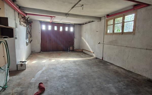 Immeuble à vendre    6 pièces •  Le Chambon-Feugerolles