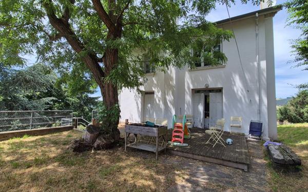 Immeuble à vendre    6 pièces •  Le Chambon-Feugerolles