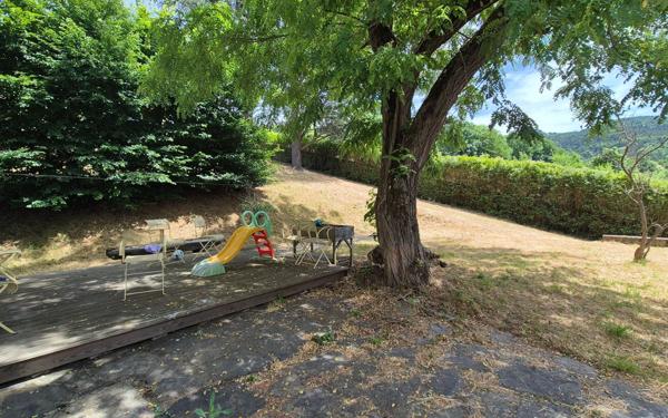 Immeuble à vendre    6 pièces •  Le Chambon-Feugerolles