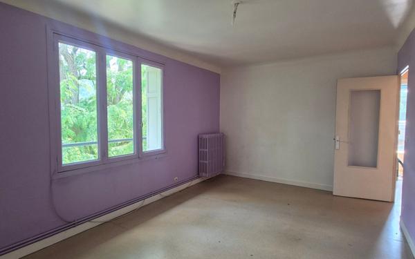 Immeuble à vendre    6 pièces •  Le Chambon-Feugerolles