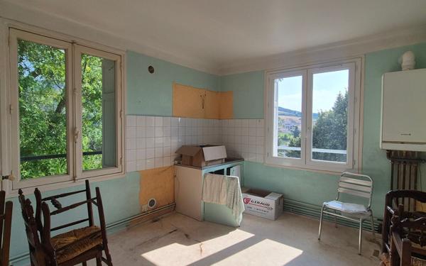 Immeuble à vendre    6 pièces •  Le Chambon-Feugerolles