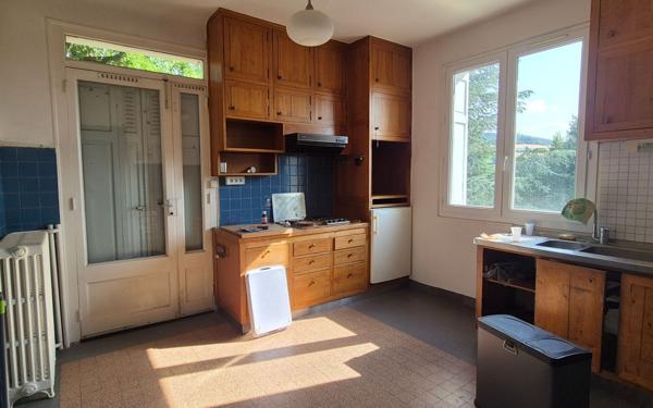 Immeuble à vendre    6 pièces •  Le Chambon-Feugerolles