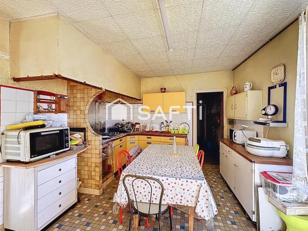 Maison et annexe à rénover à prix abordable sur un terrain d'environ 2000 m²