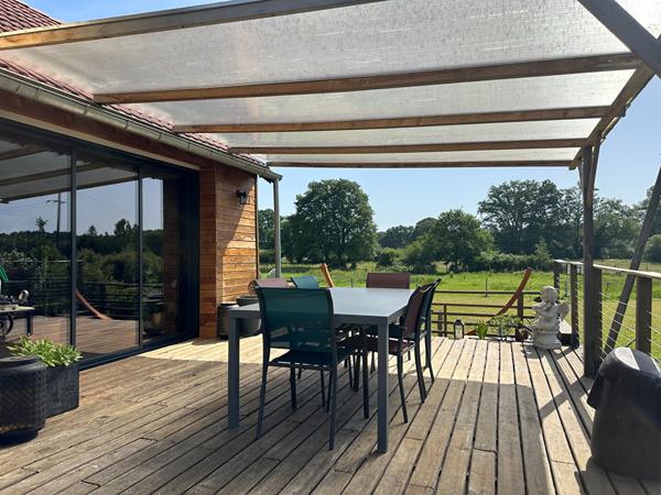Spacieuse maison de 160m² implantée dans un écrin de verdure de 23000m²