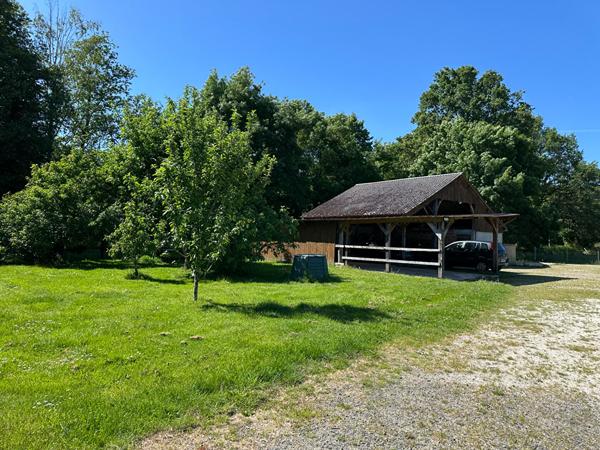 Spacieuse maison de 160m² implantée dans un écrin de verdure de 23000m²