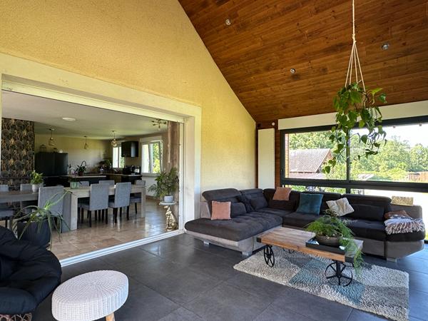 Spacieuse maison de 160m² implantée dans un écrin de verdure de 23000m²