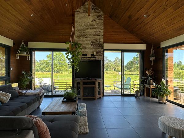 Spacieuse maison de 160m² implantée dans un écrin de verdure de 23000m²
