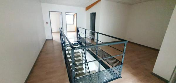 Location Local commercial 12 pièces 543 m2 à Saint-Jean-du-Cardonnay