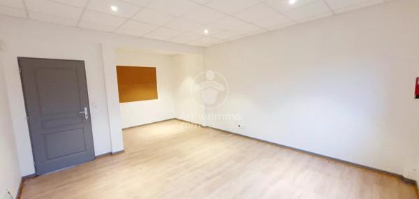 Location Local commercial 12 pièces 543 m2 à Saint-Jean-du-Cardonnay