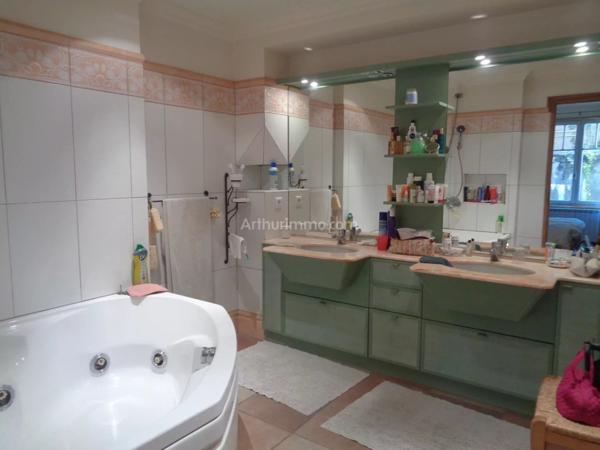 Vente Maison 10 pièces 240 m2 à Allemagne-en-Provence