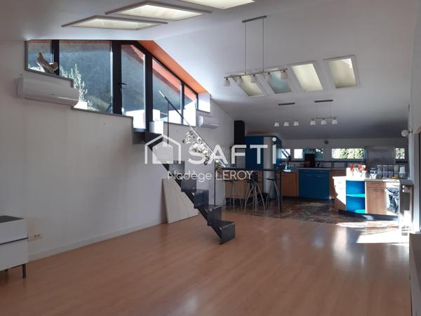 Lot de 5 appartements dont 4 meublés, atelier, terrasses.