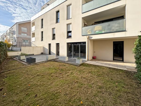 Appartement Jouy Le Moutier 5 pièce(s) 106 m2