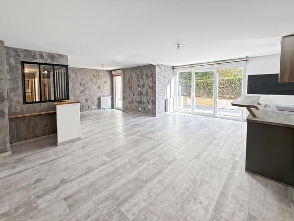 Appartement Jouy Le Moutier 5 pièce(s) 106 m2