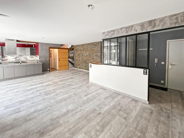 Appartement Jouy Le Moutier 5 pièce(s) 106 m2